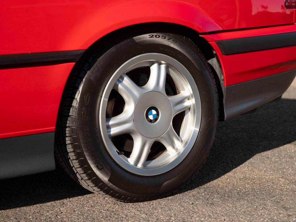 Bild 23/92 von BMW 325i (1994)