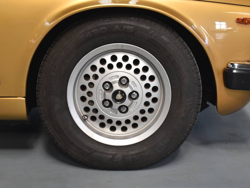 Image 36/47 of Daimler Sovereign 4.2 (1982)