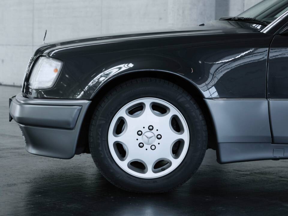 Bild 13/50 von Mercedes-Benz 500 E (1993)