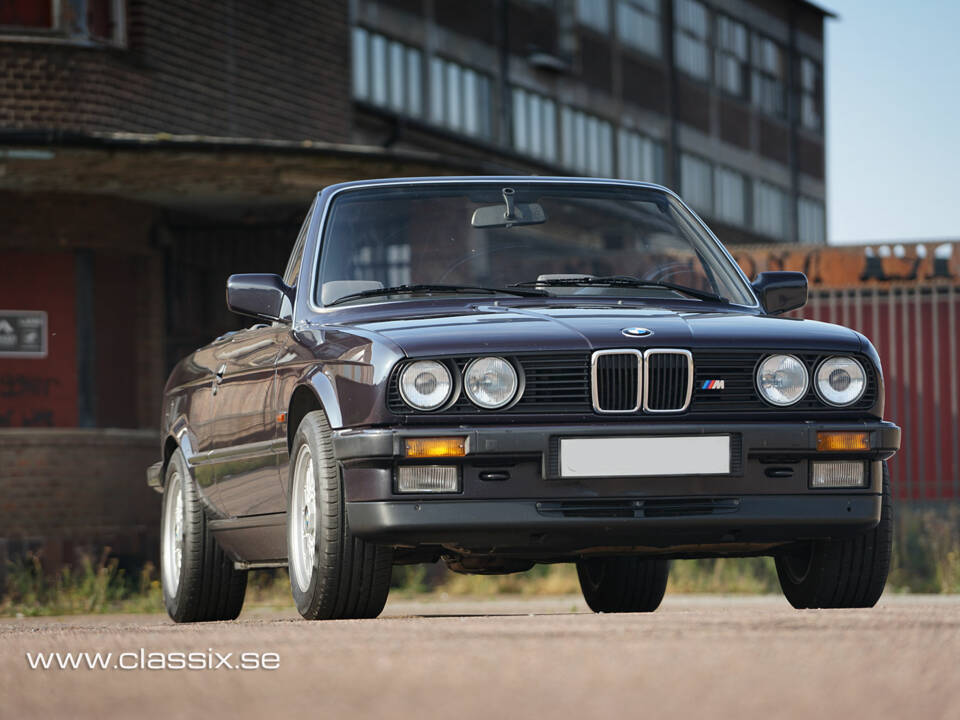 Image 4/24 of BMW 325i (1989)