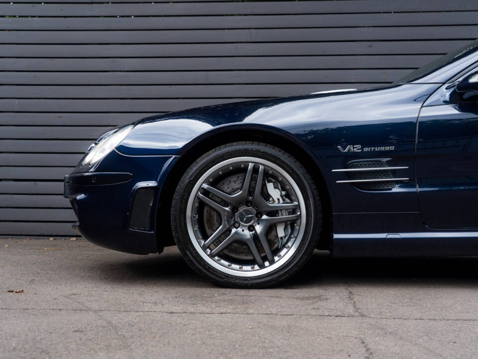 Image 9/60 of Mercedes-Benz SL 65 AMG (2004)
