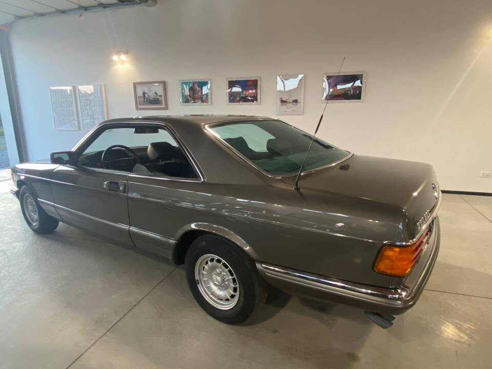 Bild 2/67 von Mercedes-Benz 380 SEC (1984)