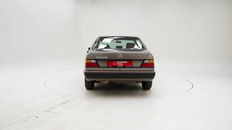 Bild 7/15 von Mercedes-Benz 230 CE (1988)