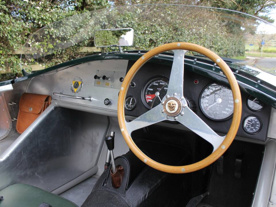 Image 8/18 de Jaguar C-Type (1900)