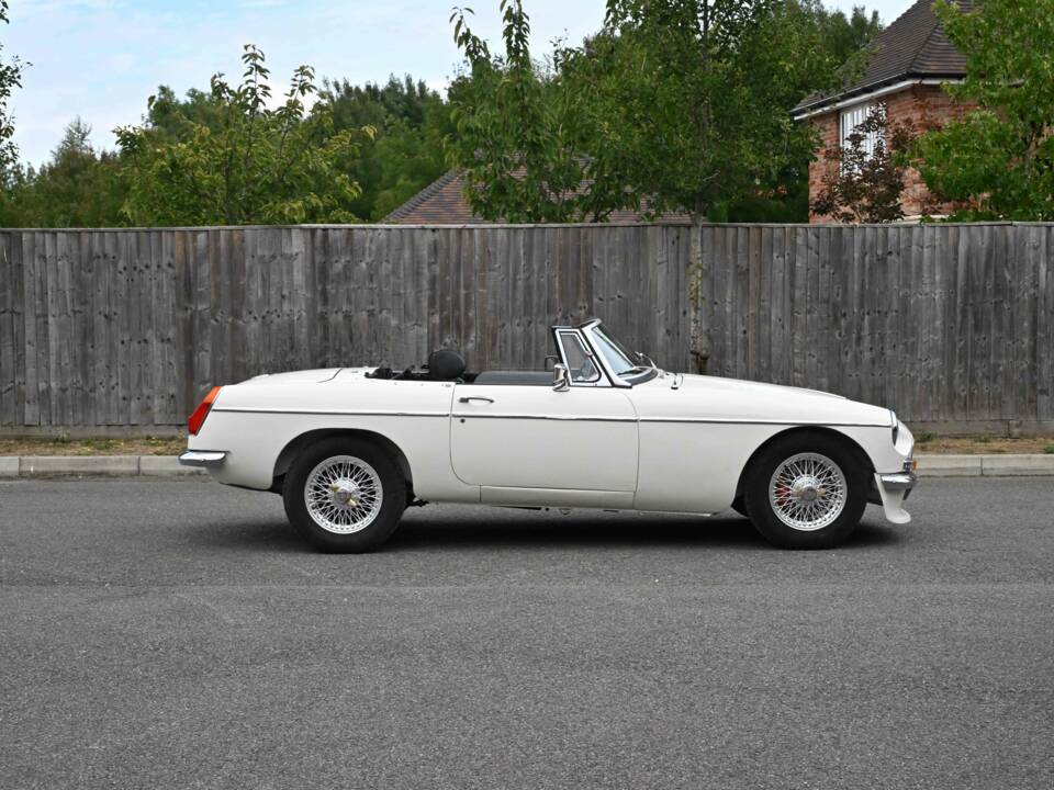 Image 9/50 of MG MGB (1972)