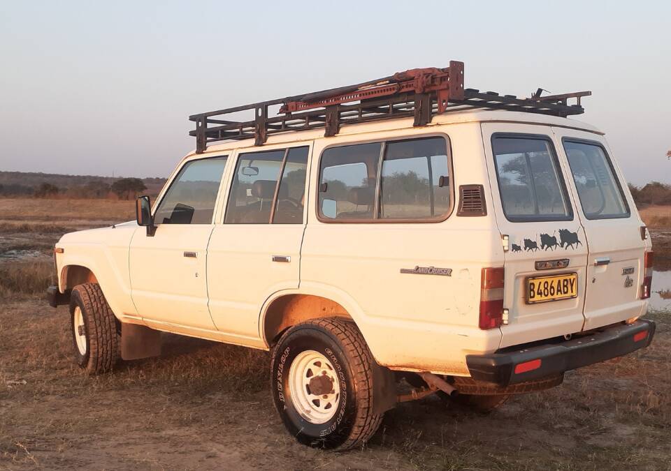 Image 57/61 of Toyota Land Cruiser FJ 62 (1989)