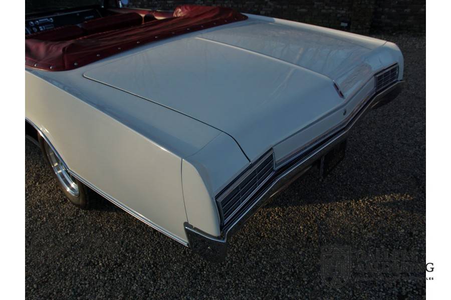 Image 28/50 of Oldsmobile Dynamic 88 (1966)
