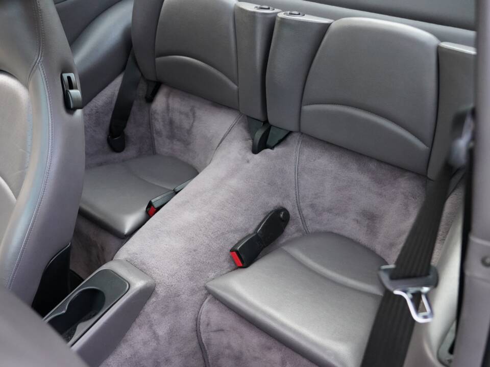 Imagen 13/17 de Porsche 911 Carrera (1995)