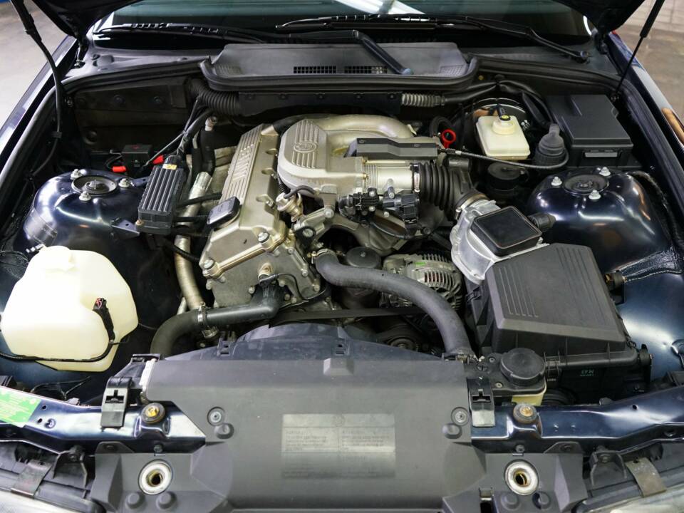 Image 28/36 of BMW 318i (1999)