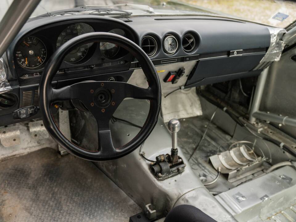 Image 28/40 of Mercedes-Benz 350 SLC (1973)