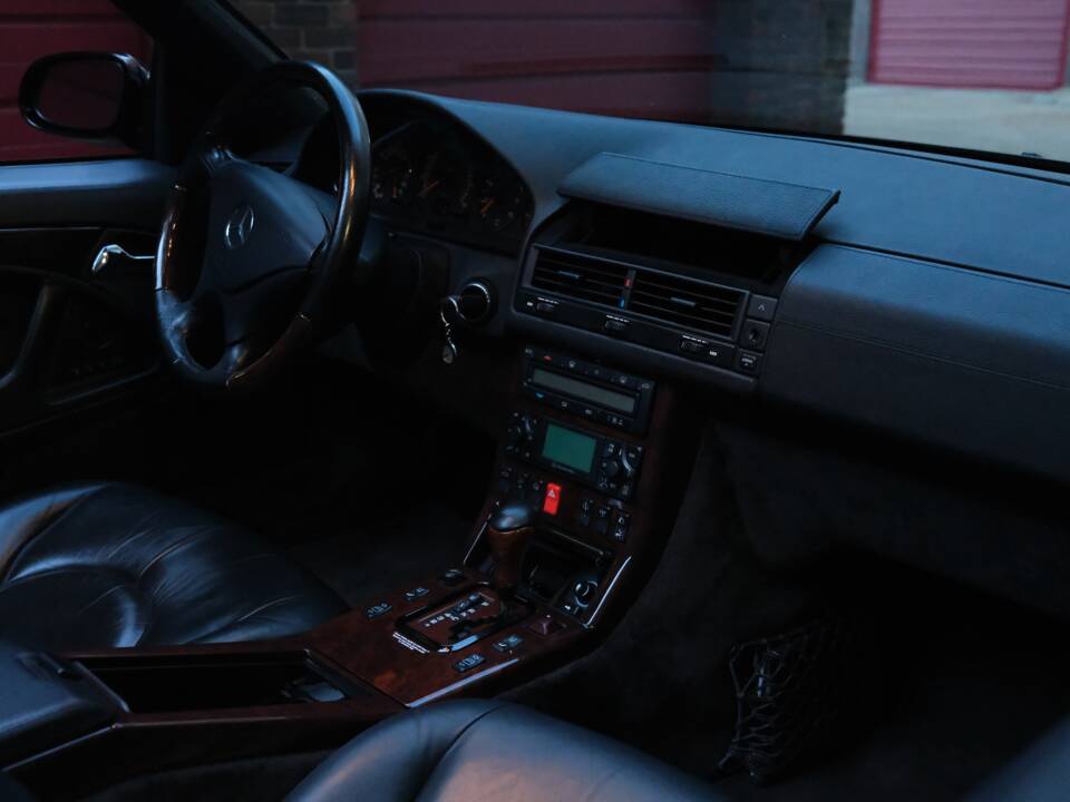 Image 70/100 of Mercedes-Benz SL 600 (1998)