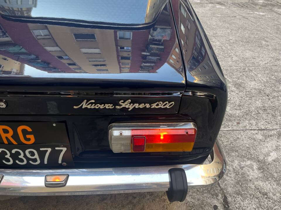 Image 3/11 of Alfa Romeo Giulia Nuova Super 1300 (1977)