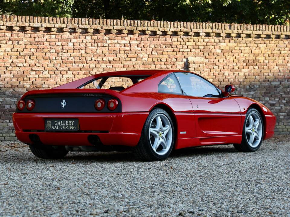 Image 2/50 de Ferrari F 355 Berlinetta (1996)