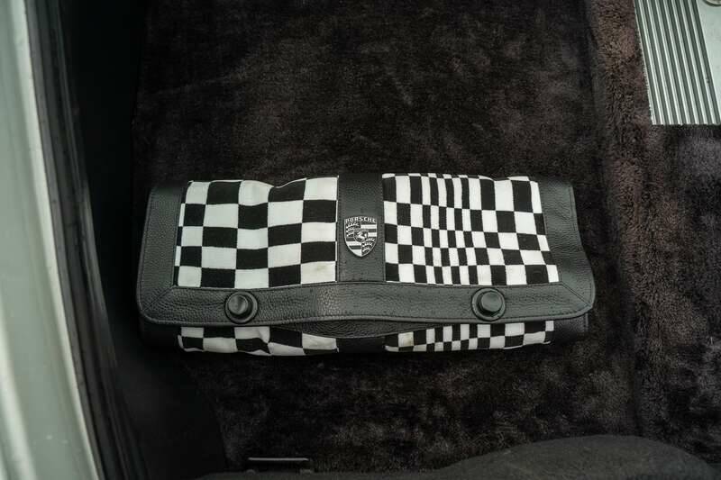 Image 32/49 of Porsche 928 S4 (1990)