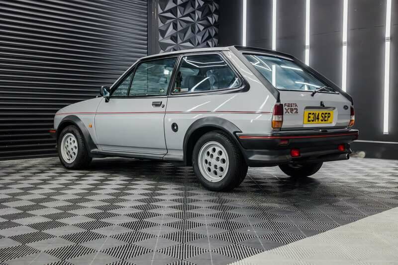 Image 15/50 de Ford Fiesta XR2 (1987)