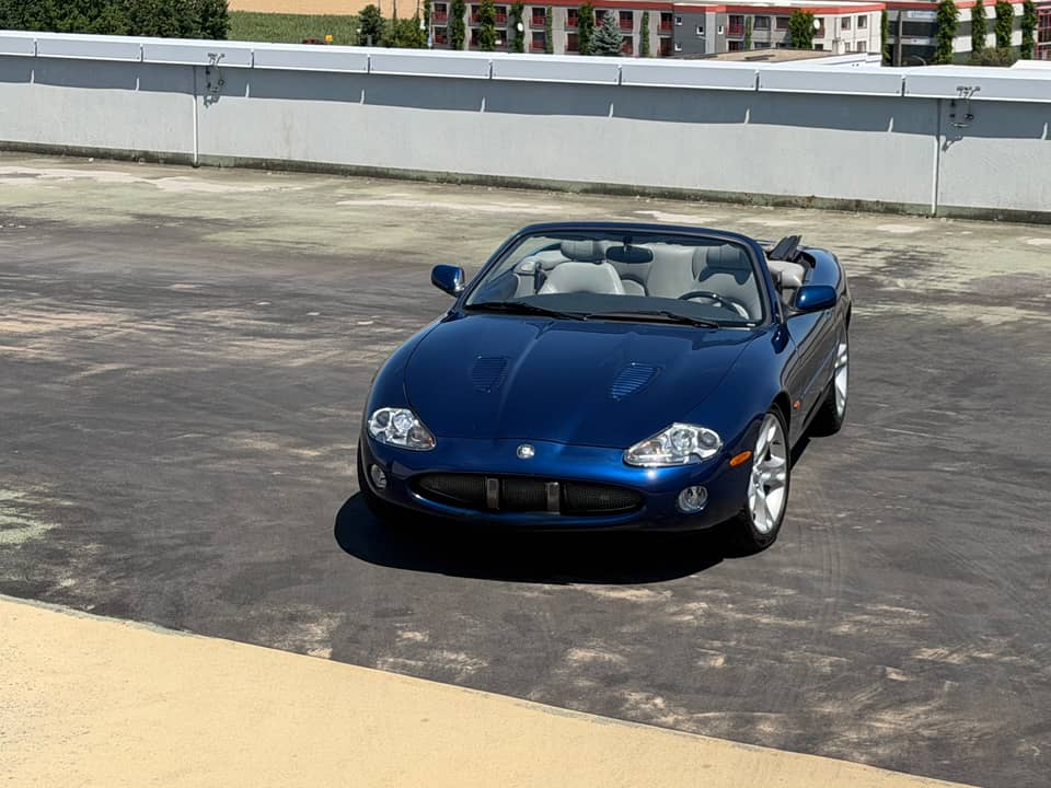 Image 4/20 of Jaguar XKR (2002)
