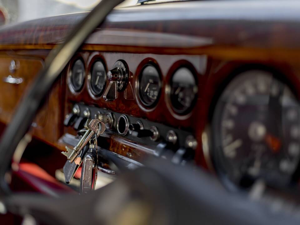 Image 18/33 of Jaguar Type S 3.4 (1968)