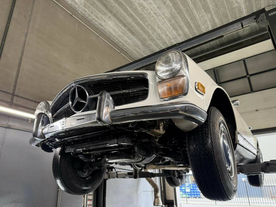 Image 47/50 of Mercedes-Benz 280 SL (1971)