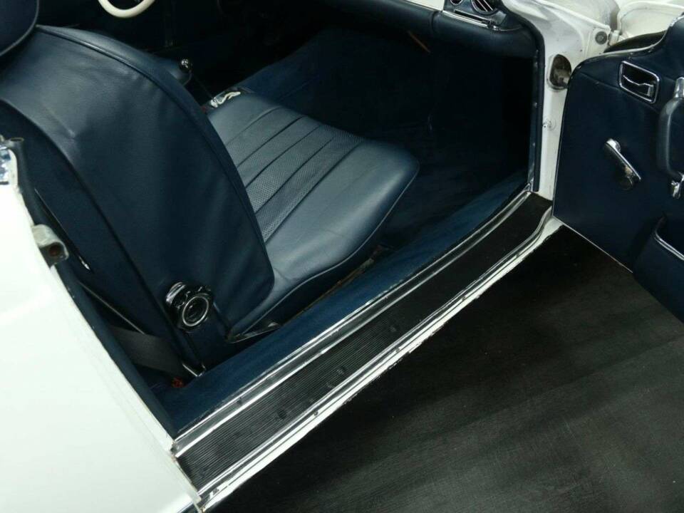 Image 26/50 of Mercedes-Benz 280 SL (1968)