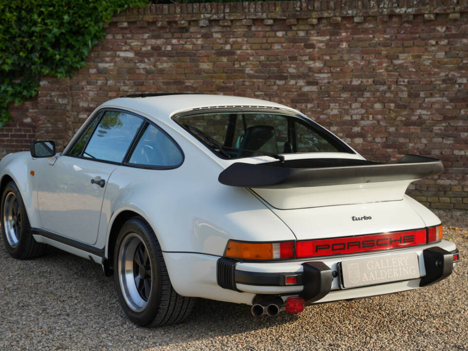 Image 26/50 of Porsche 911 Turbo 3.3 (1986)