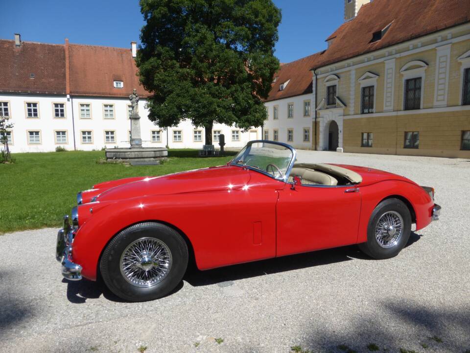 Image 13/174 of Jaguar XK 150 3.4 S OTS (1958)