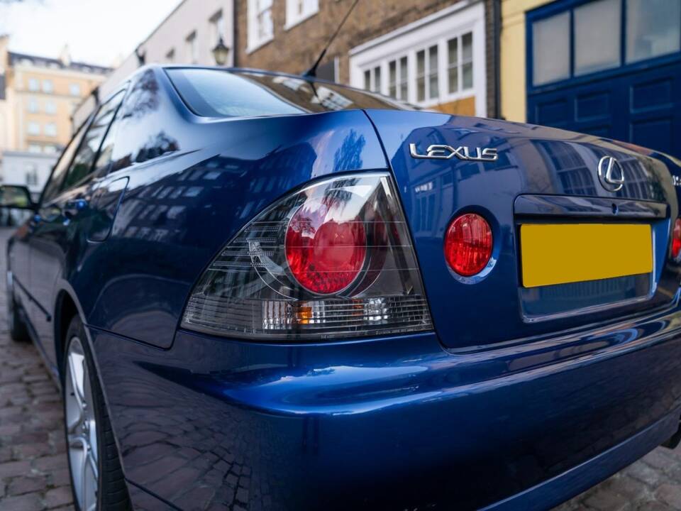 Bild 23/50 von Lexus IS 200 (2002)