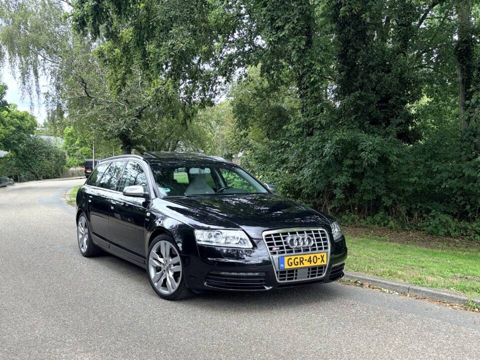 Imagen 10/42 de Audi S6 Avant 5.2 V10 quattro (2006)
