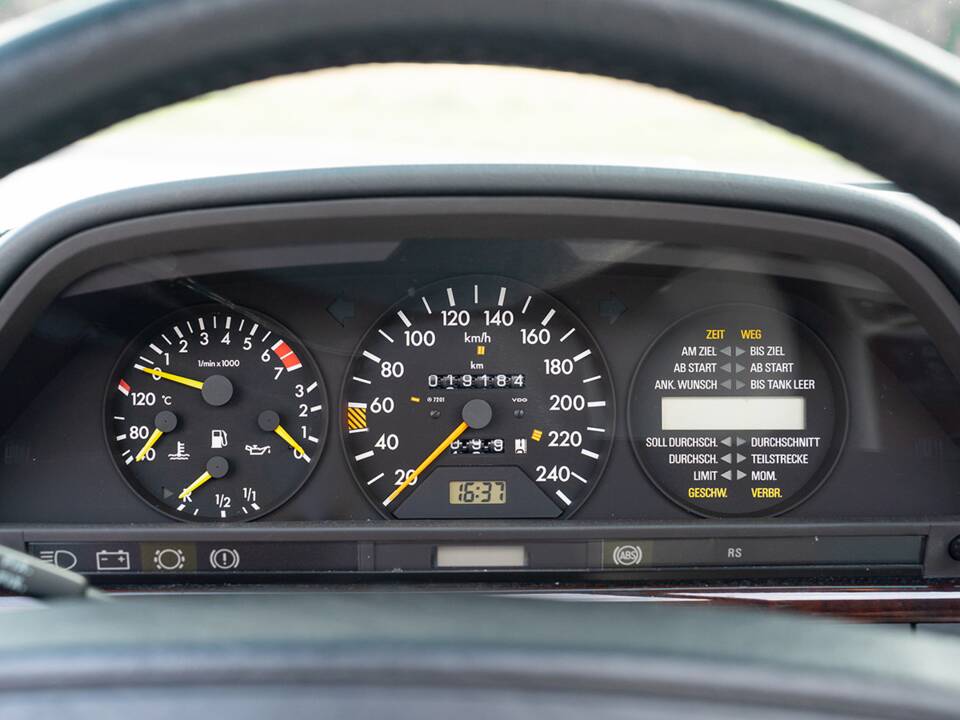 Image 46/72 de Mercedes-Benz 500 SEL (1984)
