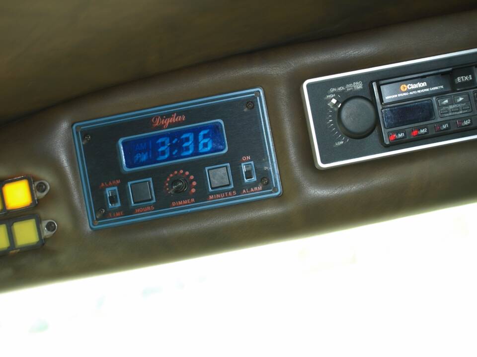 Immagine 87/143 di Dodge B 200 Sportsman (1978)