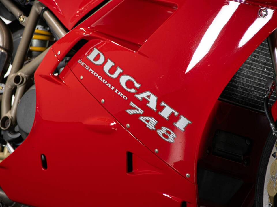Imagen 33/50 de Ducati 748 S (1996)