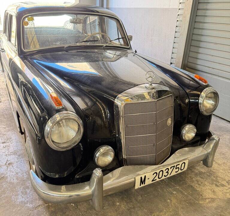 Imagen 1/8 de Mercedes-Benz 220 S (1958)