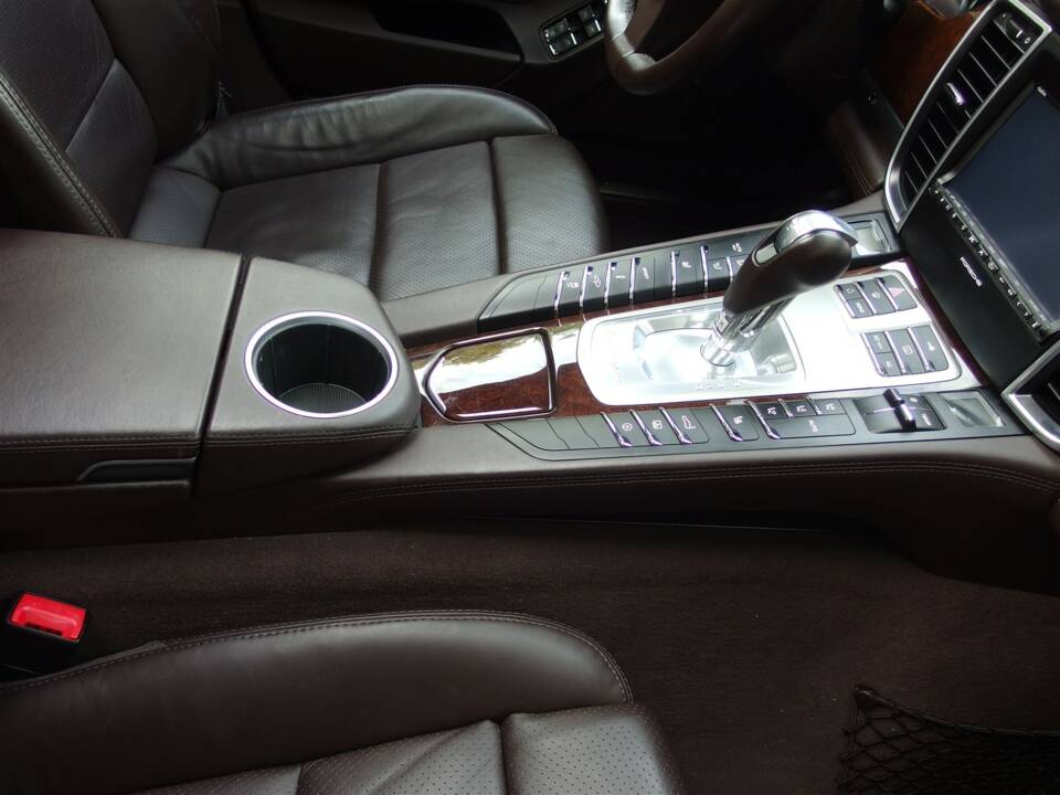 Bild 49/98 von Porsche Panamera Turbo (2009)