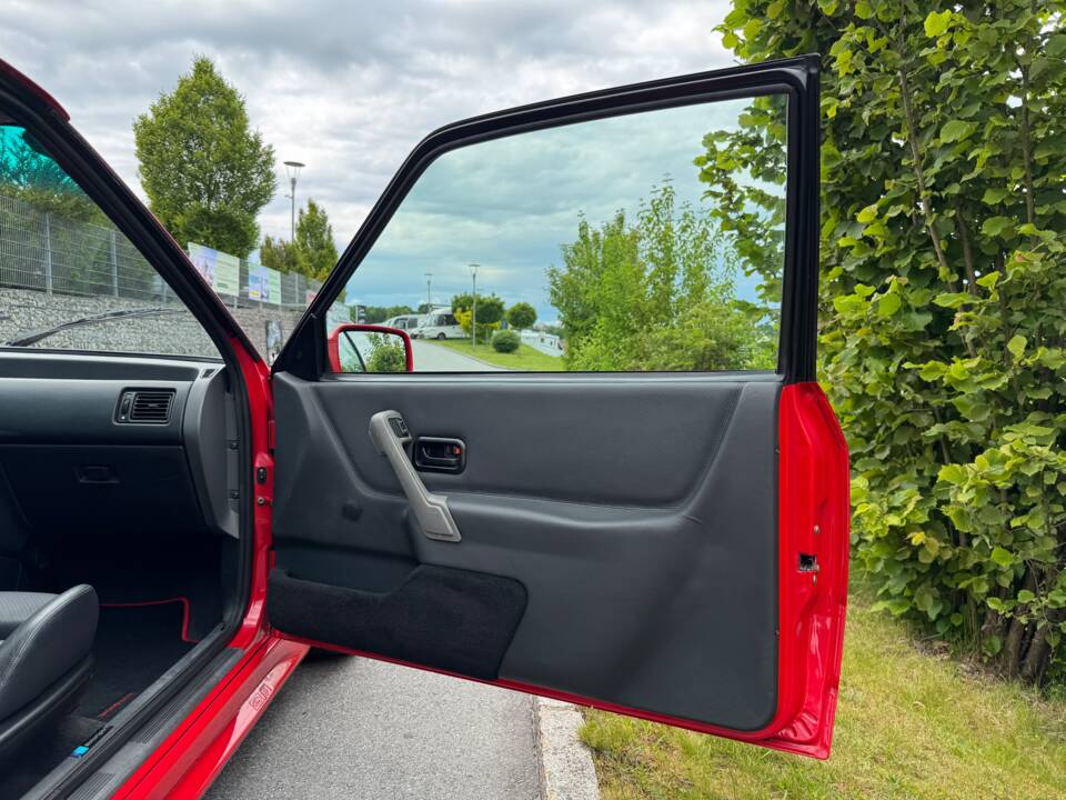 Image 30/49 of Ford Escort XR3i (1990)
