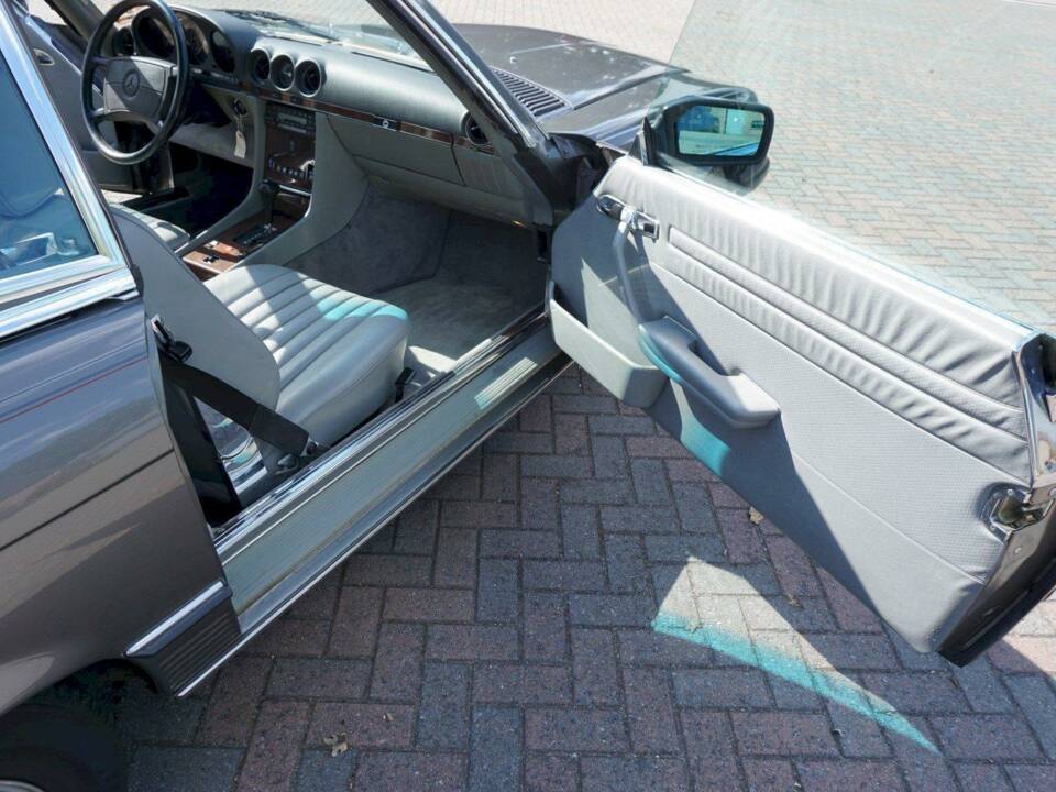 Image 19/36 de Mercedes-Benz 560 SL (1986)