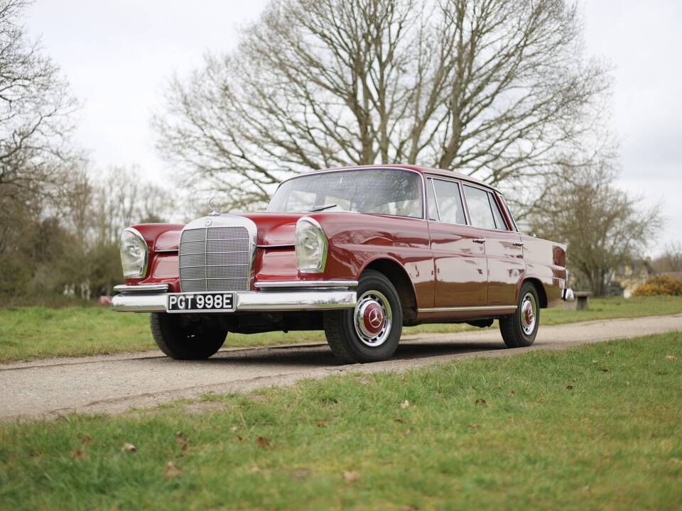 Image 7/50 of Mercedes-Benz 220 (1967)