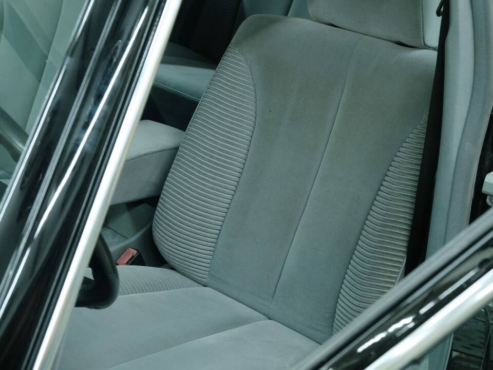 Bild 21/50 von Mercedes-Benz 300 SEL (1991)