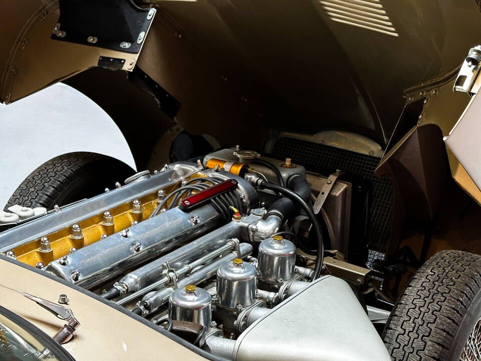 Image 12/14 of Jaguar E-Type 3.8 (1962)