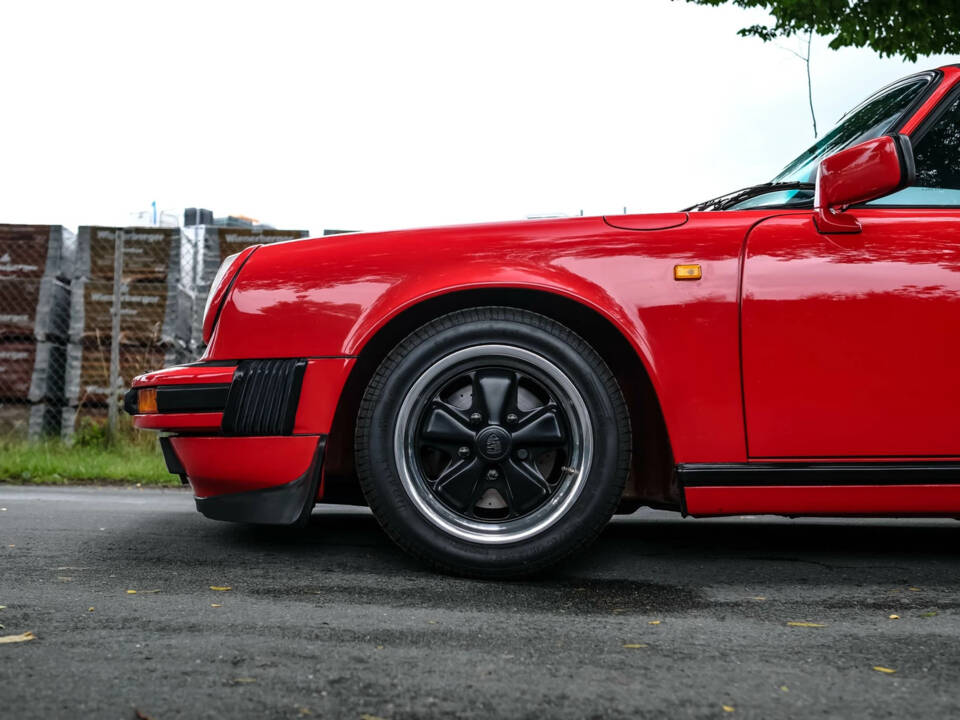 Image 13/35 of Porsche 911 Carrera 3.2 (1985)