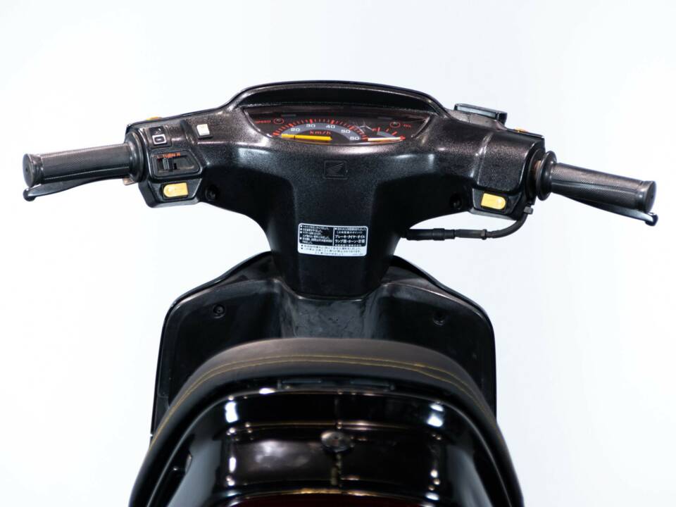 Bild 38/50 von Honda DIO ZX (1993)