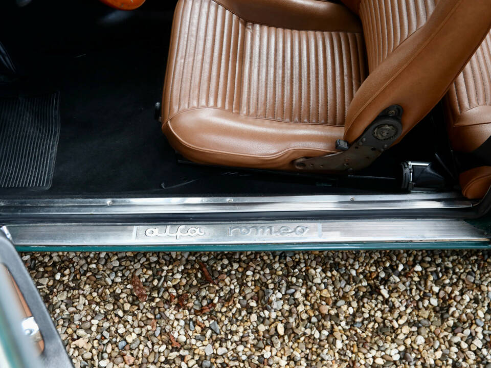 Immagine 27/50 di Alfa Romeo 2000 GTV (1973)