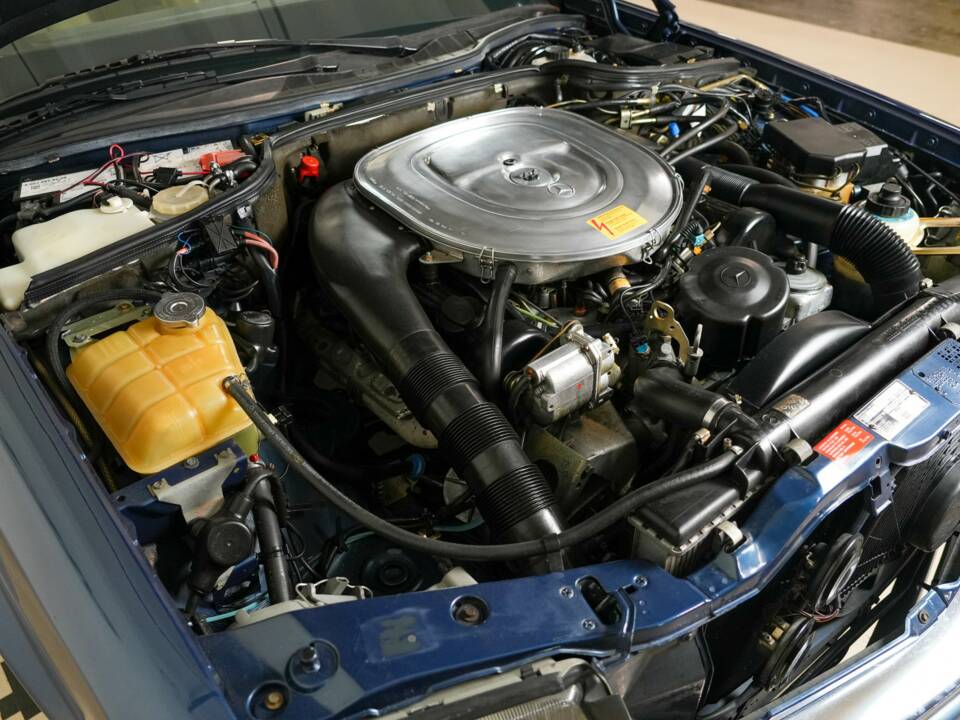 Image 26/41 of Mercedes-Benz 560 SEC (1990)