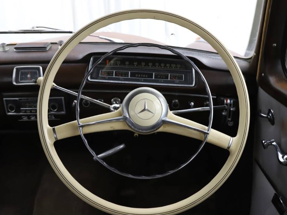 Immagine 23/34 di Mercedes-Benz 220 S (1957)