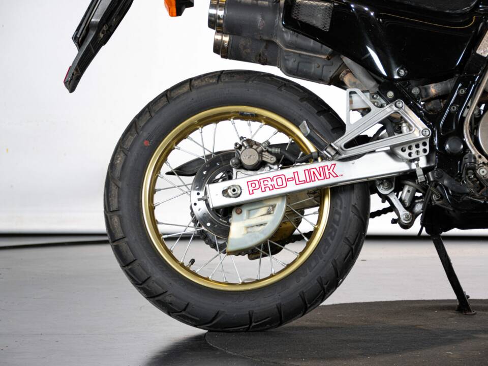 Image 21/38 de Honda NX 650 Dominator (1988)