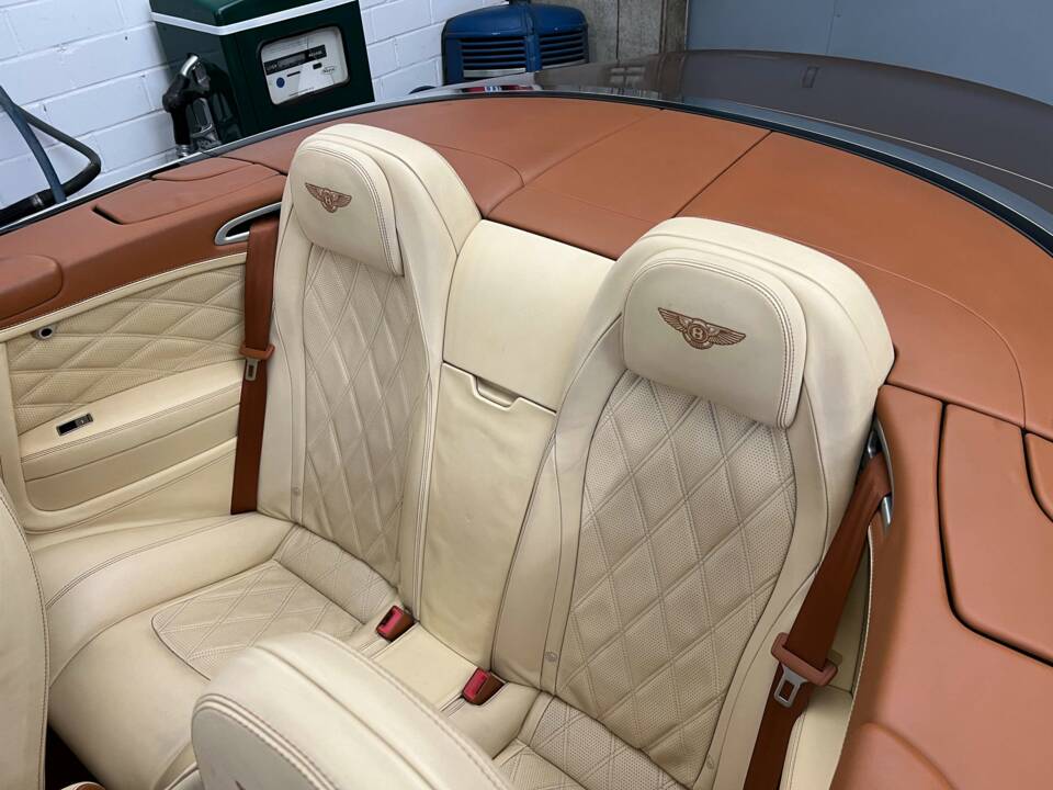 Bild 10/19 von Bentley Continental GTC W12 (2012)