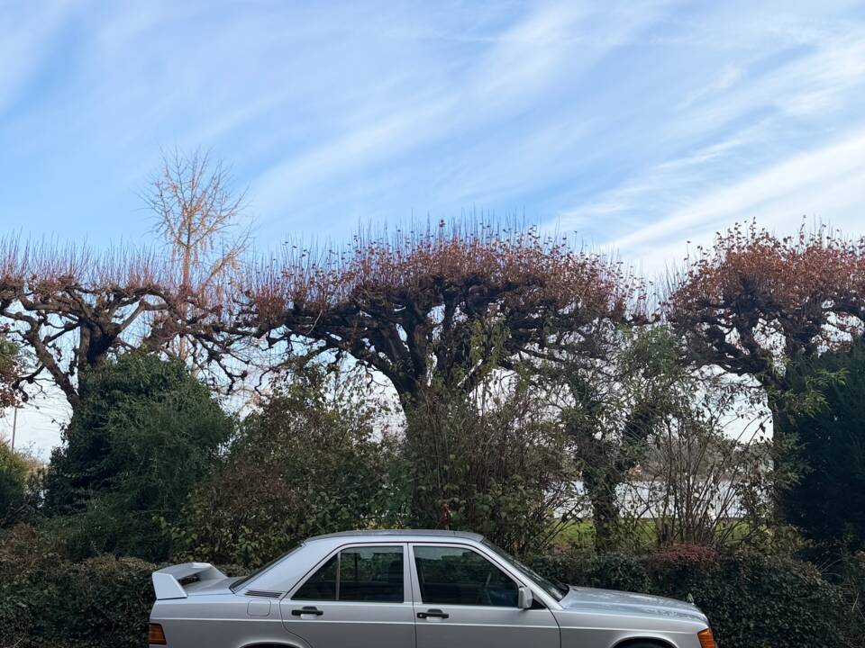 Immagine 14/49 di Mercedes-Benz 190 E (1990)