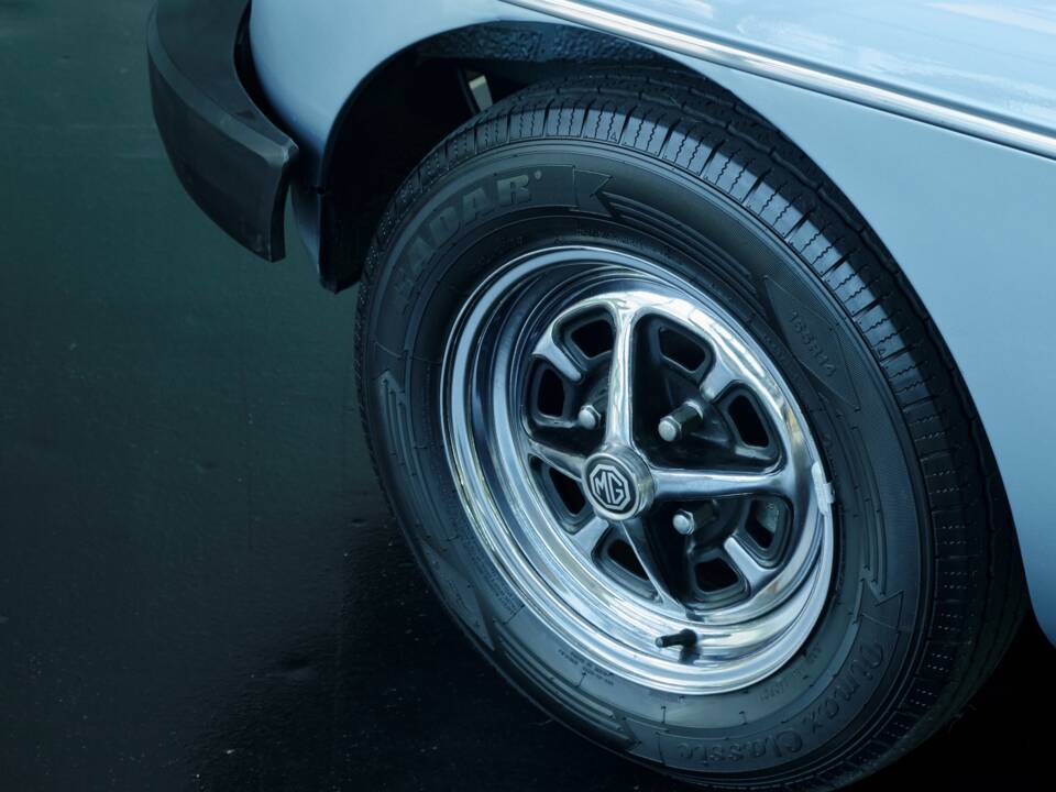 Image 34/50 of MG MGB (1976)