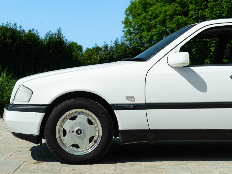 Bild 17/50 von Mercedes-Benz C 200 Kompressor (1996)