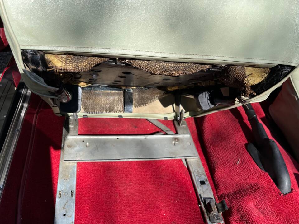 Image 27/50 of Triumph Herald 1200 (1965)