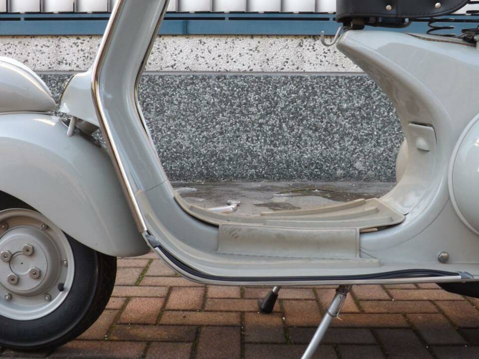 Image 38/50 of Piaggio Vespa 125 (1955)