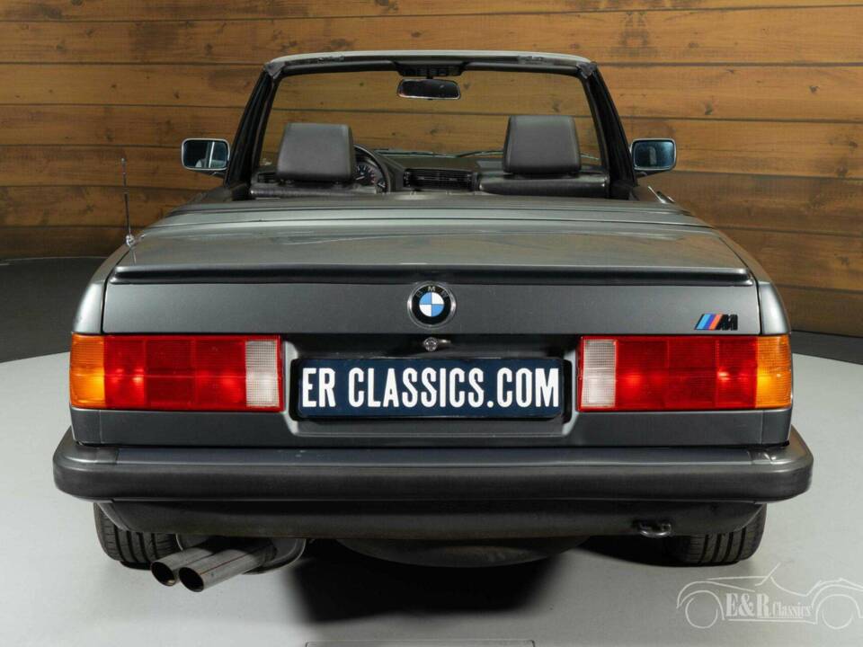 Image 16/19 of BMW 320i (1989)